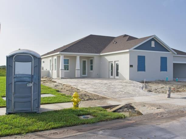 Best Portable restroom trailer rental  in Bladenboro, NC